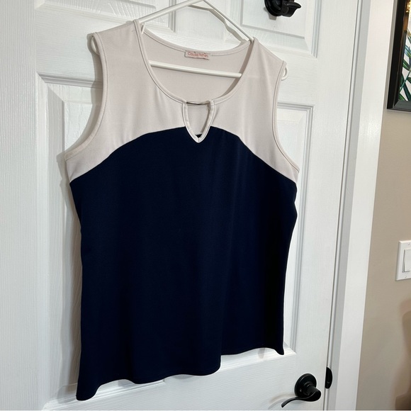 Keyhole Colour Block Tank Top - Picture 2 of 12